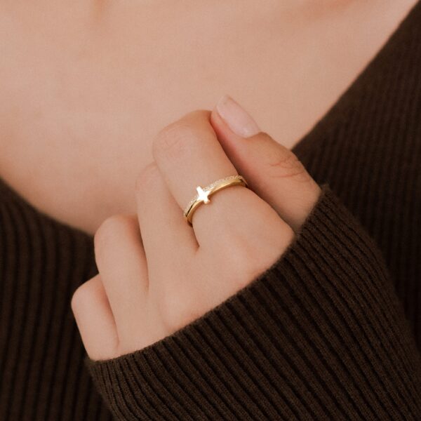 0013_M-L-GOLDEN-CROSS-RING-2_67cdf68b-e9e8-446a-81ae-7488361f5b00