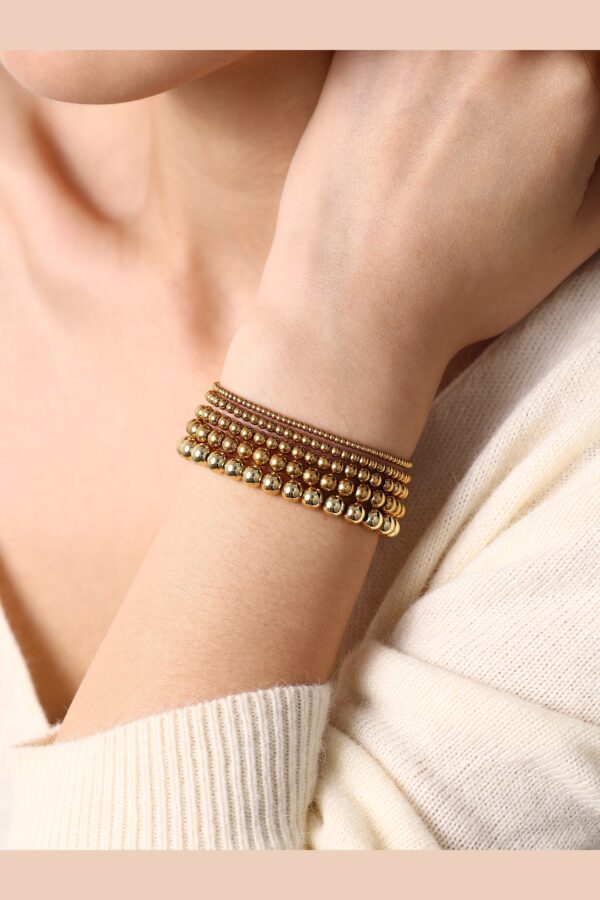 DaintyGoldBeadedBracelet-model