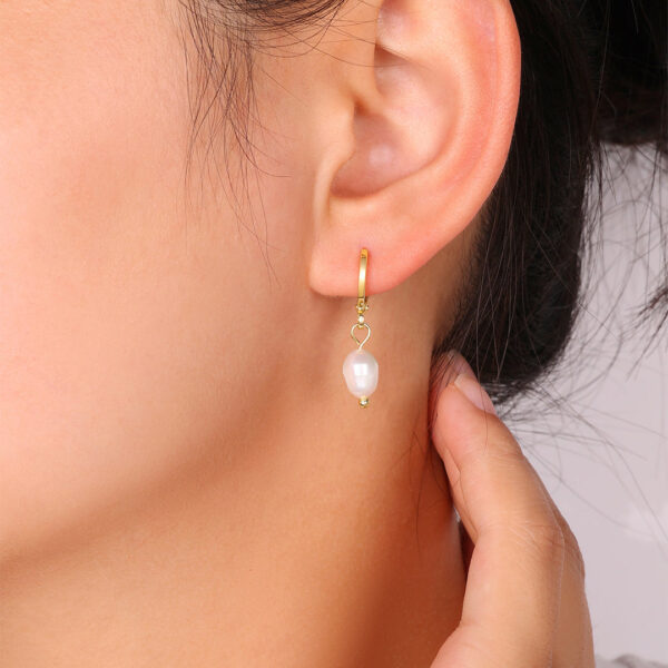 FreshwaterPearlDropHuggieEarrings_5 FreshwaterPearlDropHuggieEarrings_5