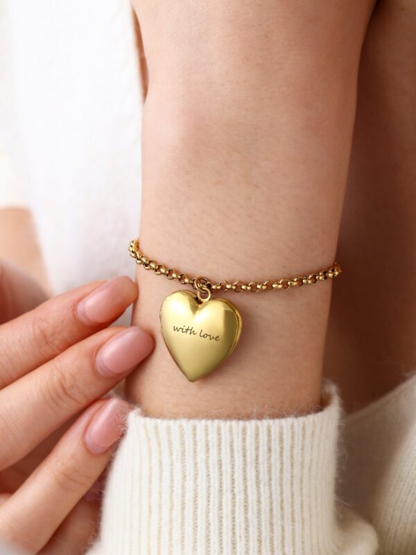 HeartPhotoLocketBracelet-model-1