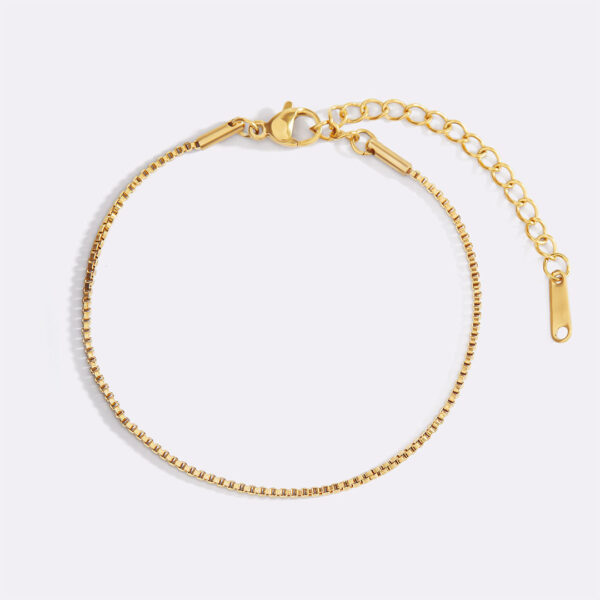 ML-Jan2025-EssentialBoxChainBracelet-02