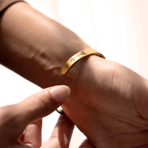 wrist_up-blazer_Gold_059d846a-78aa-426f-a8ee-f598672bac4b