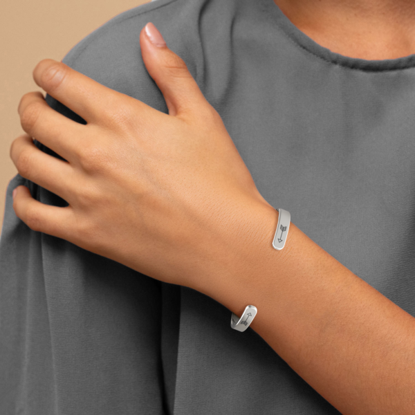 wrist_up-shoulder_Silver_a3f81a8d-c150-44bd-a858-04c5bd710c22